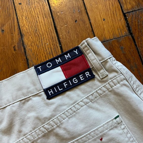 Vintage 90s Tommy Hilfiger Jeans Men's Tan Cream Hammer Loop Flag Logo Shorts. - Picture 7 of 7